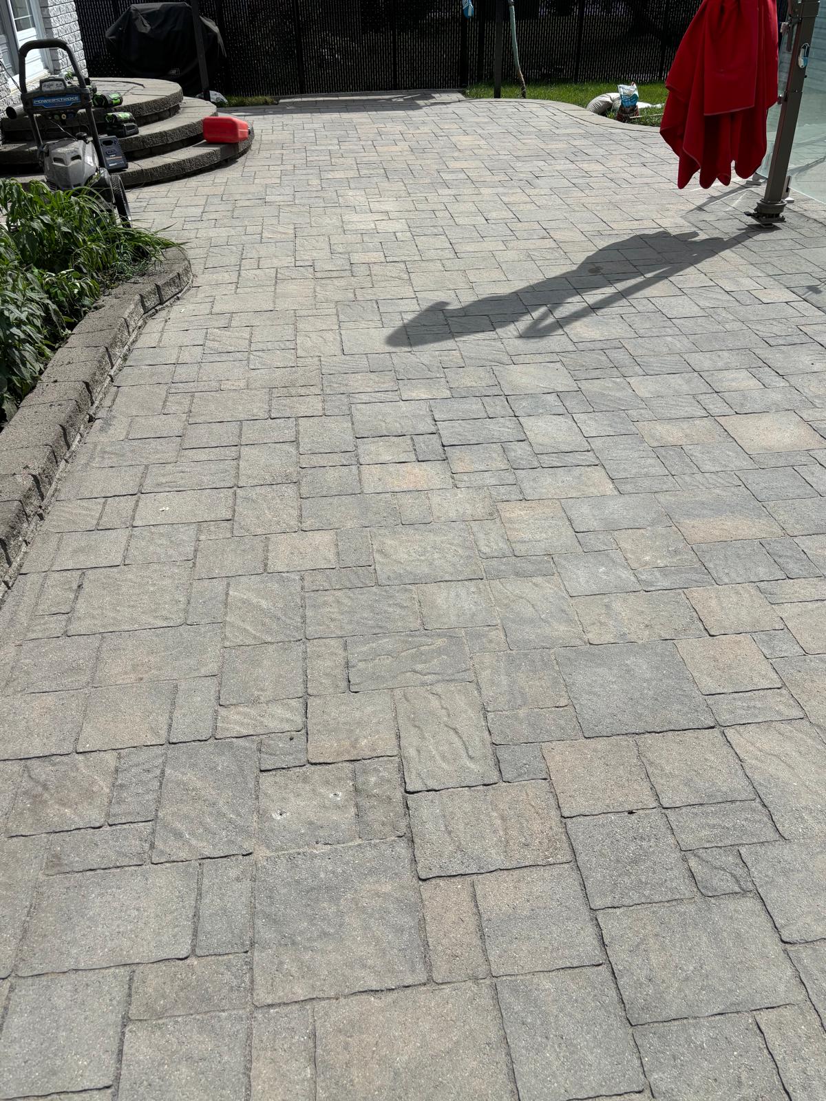 Vue large terrasse piscine après